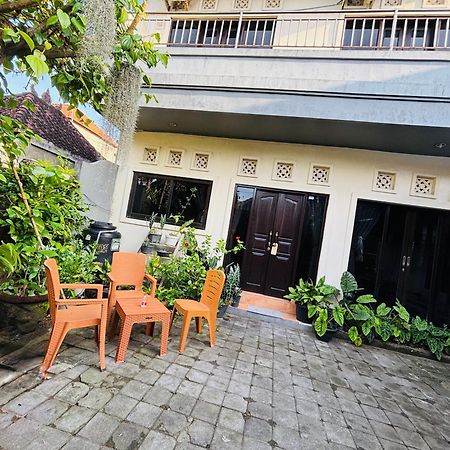 Mama Mega Homestay Pesanggaran Exterior photo